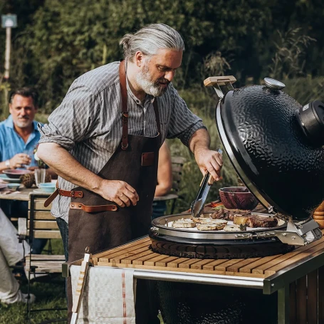 Керамический гриль Monolith Le Chef Black PRO 2.0 со столом из тика Buggy